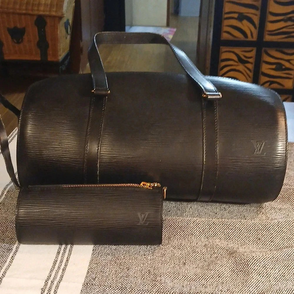 AUTHENTIC LOUIS VUITTON BLACK EPI SET HANDBAG - Picture 1 of 16